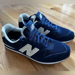 NEW BALANCE 996 sneakers in suede Size 9 Medium. Color NAVY/SAND